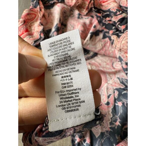 Free People Field Of Butterflies Tunic Top Women Medium Red Black Paisley V Neck - Picture 11 of 13